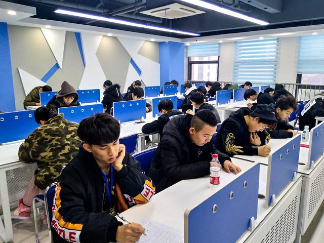 理實結(jié)合，新華學(xué)子展現(xiàn)<a href=http://njxh.cn target=_blank class=infotextkey>專業(yè)</a>電競風(fēng)采