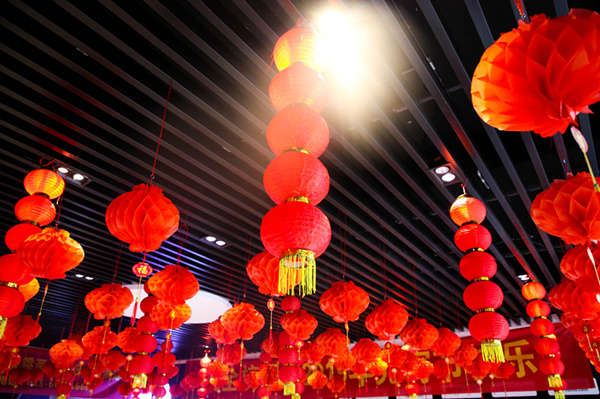 猜燈謎，鬧元宵—南京新華不一樣的元宵節(jié)