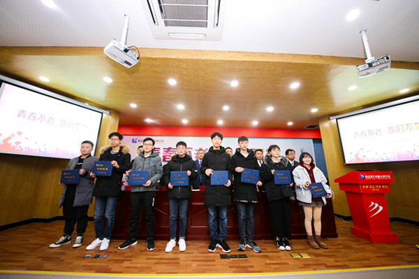 “青春不散，我們不老”——南京新華2019屆畢業(yè)典禮儀式成功舉行