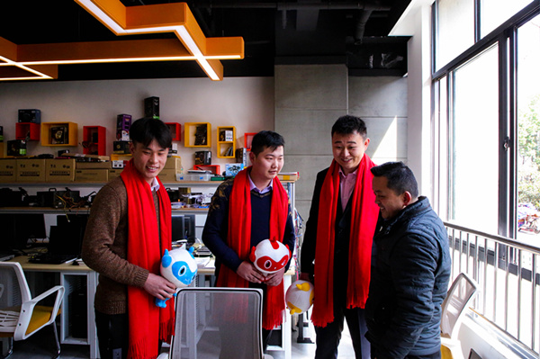 “追夢青春·感恩新華”—杰出校友母校行活動(dòng)順利舉行