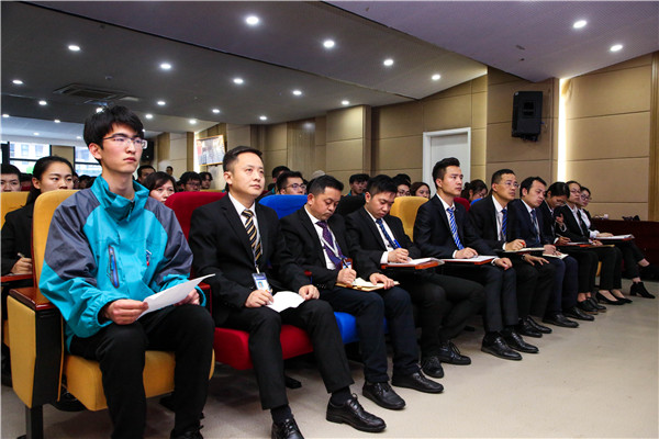 新華互聯(lián)網(wǎng)科技 “第十六屆全國數(shù)字科技藝術(shù)節(jié)” 暨南京新華“2019年上半年教學質(zhì)量百日工程”啟動儀式圓滿舉行