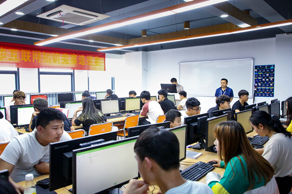 搞互聯(lián)網(wǎng)教育我們是認(rèn)真的，搞互聯(lián)網(wǎng)知識(shí)競(jìng)賽我們也是認(rèn)真的！