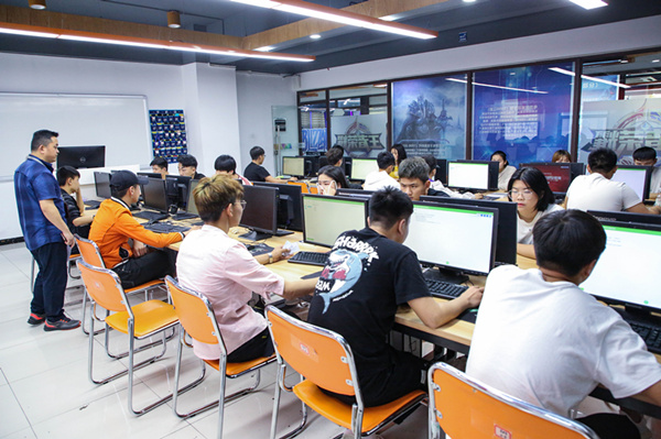 搞互聯(lián)網(wǎng)教育我們是認(rèn)真的，搞互聯(lián)網(wǎng)知識(shí)競(jìng)賽我們也是認(rèn)真的！