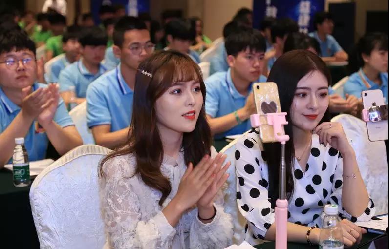 南京新華成立人工智能應(yīng)用技術(shù)學(xué)院，引眾多媒體爭(zhēng)相報(bào)道