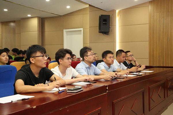 “家校同心，攜手共進”2019年上半年階段結(jié)課答辯分享會圓滿結(jié)束