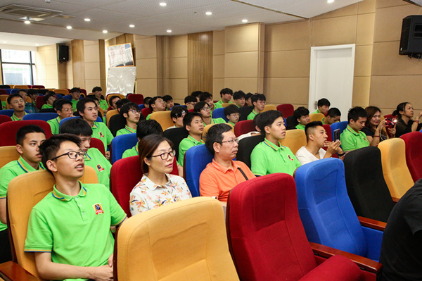 “家校同心，攜手共進”2019年上半年階段結(jié)課答辯分享會圓滿結(jié)束