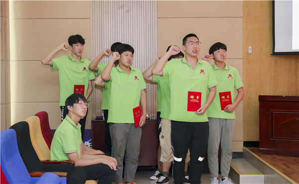 “愛(ài)與責(zé)任，賦能未來(lái)”南京新華2019級(jí)秋季新生開(kāi)班典禮隆重舉行！