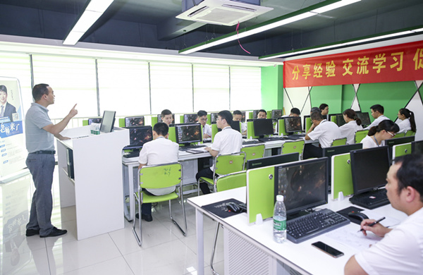 百家名師進校園，助力教改新方向