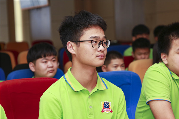 南京新華第二期新生青訓營之校紀校規(guī)教育：強校規(guī)，名紀律