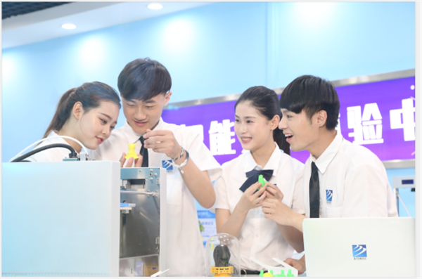 【媒體關(guān)注】為什么學(xué)互聯(lián)網(wǎng)新技術(shù)，要來(lái)新華？