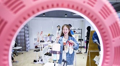 一場直播上億消費額，視頻電商引領(lǐng)新潮流