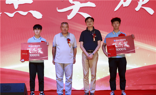 南京新華2019年新生開學(xué)典禮暨CEAC獎學(xué)金頒獎盛典隆重舉行！