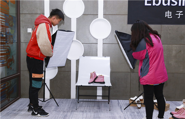 “玩轉(zhuǎn)直播電商 Hi翻雙十二”——小新為你提前播報啦！