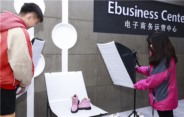 初中畢業(yè)可以學(xué)電商么？好學(xué)么？