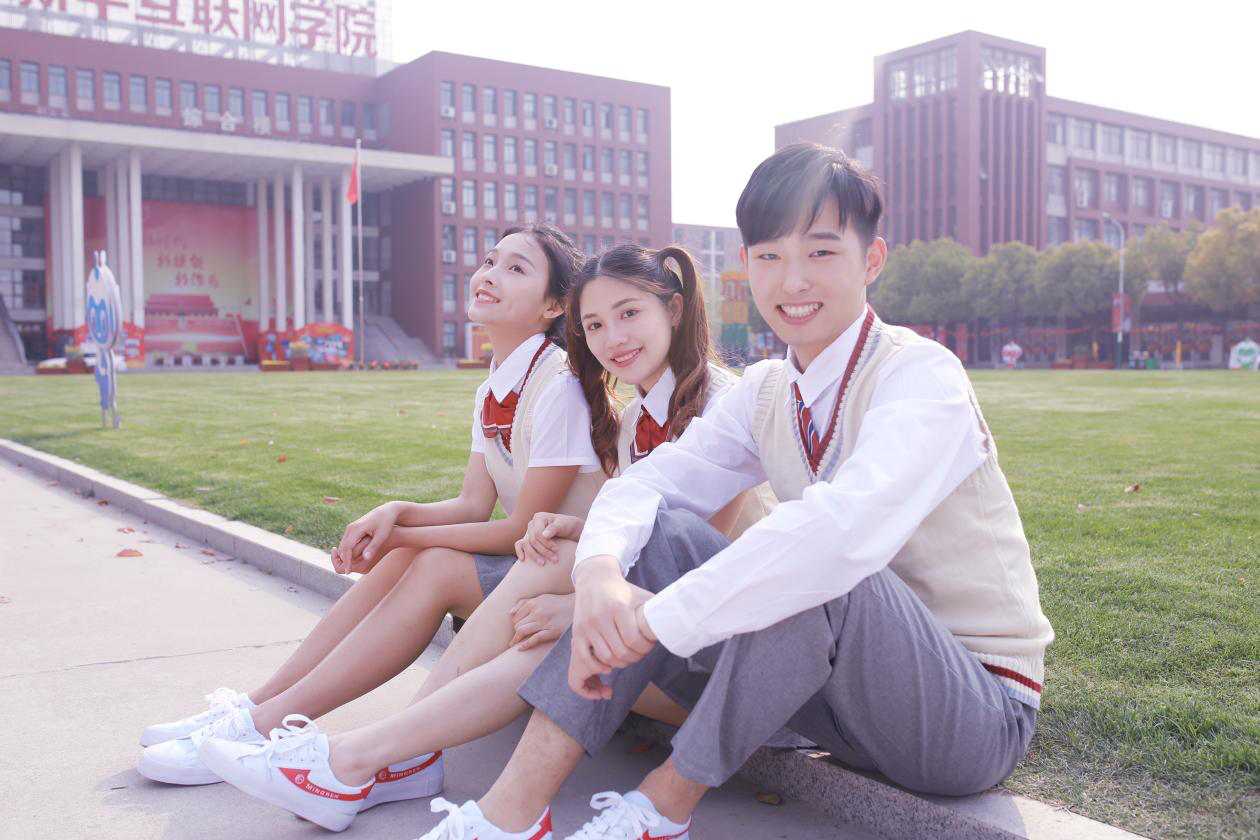 結(jié)伴來新華 一起創(chuàng)造精彩未來！