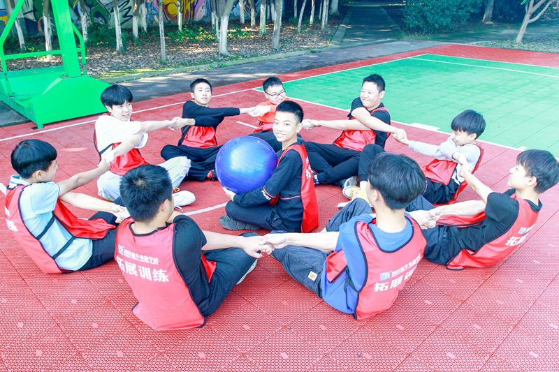 新華暖心教育，緣何成為家長們放心的學(xué)校？