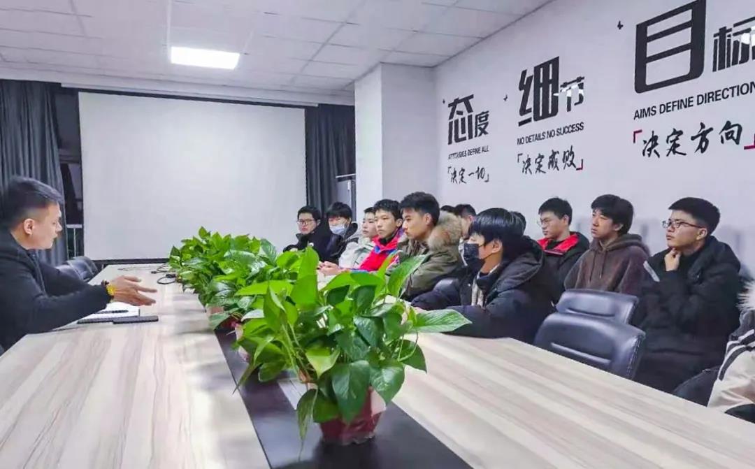 南京新華：試學(xué)營(yíng)開班啦！一周試學(xué)助你榮耀起航！