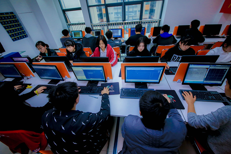 贏在職場(chǎng)起跑線，給你5大理由選擇春季入學(xué)