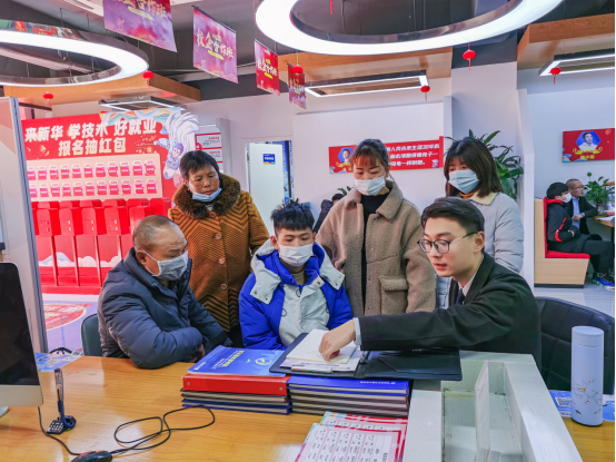 南京新華電腦專修學(xué)院330校園專場咨詢?nèi)栈顒?dòng)成功舉辦！