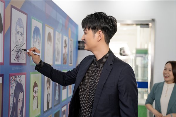 明星馬可走進新華，和媒體一起見證品牌職教