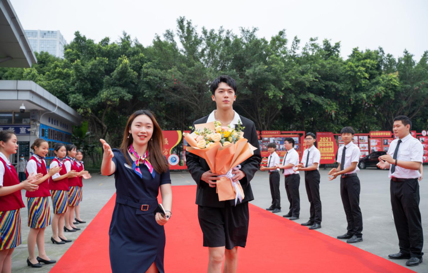 明星帶路|盧東旭探秘校園黑科技，直擊新華硬實力！