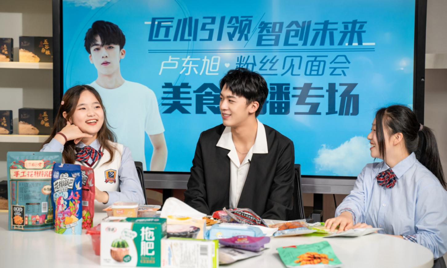 明星帶路|盧東旭探秘校園黑科技，直擊新華硬實力！