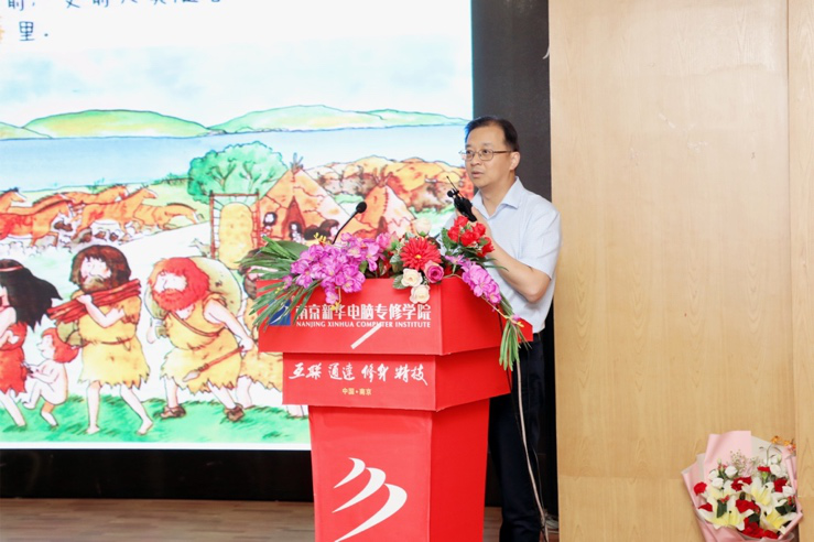 傳遞向上力量！新華電腦學(xué)?！独蠋焷砹恕?月繼續(xù)開講！