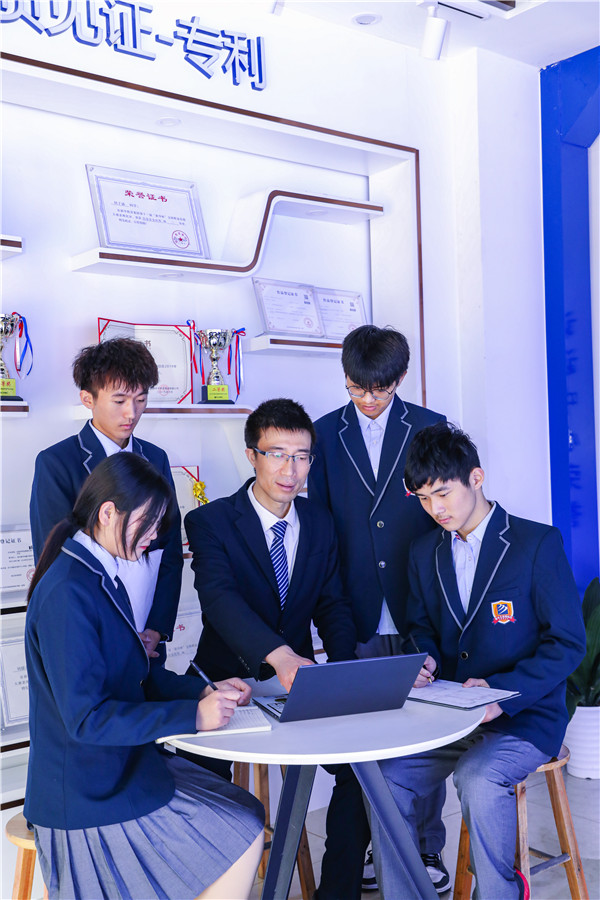 火國建老師：為熱愛而選擇，為選擇而執(zhí)著