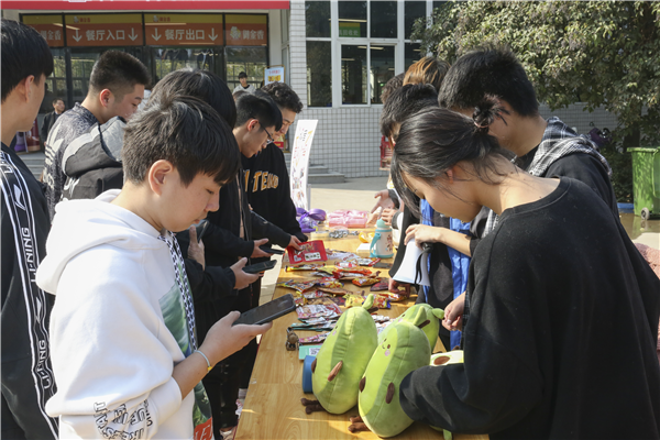 我去，這么多人來新華是干啥？