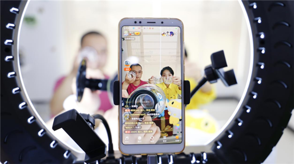 我去，這么多人來新華是干啥？