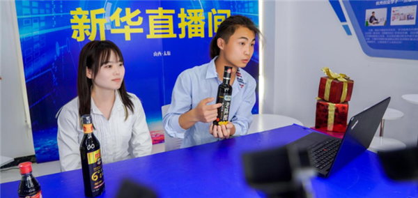 我去，這么多人來新華是干啥？