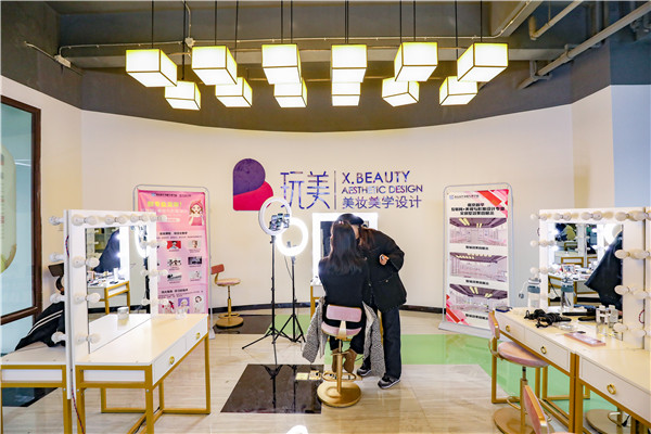 新課堂，迎接新成長(zhǎng)|南新新華美妝新生參觀新教室