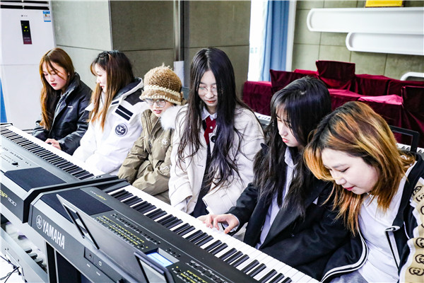 新課堂，迎接新成長(zhǎng)|南新新華美妝新生參觀新教室