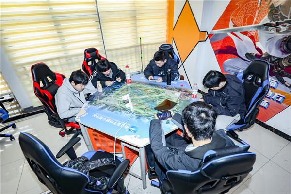 競(jìng)青春，逐夢(mèng)想|南京新華電競(jìng)開(kāi)放日燃情開(kāi)戰(zhàn)