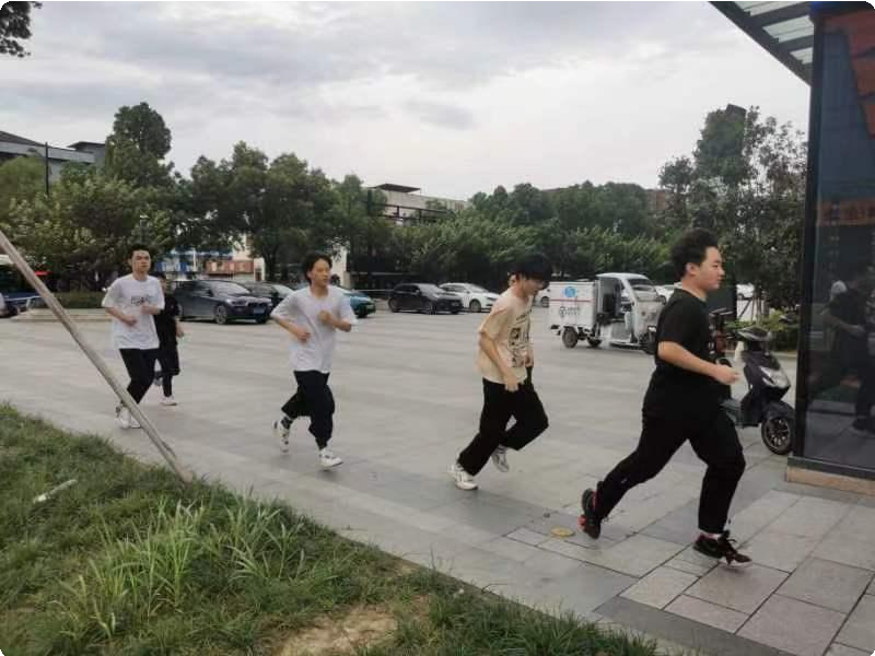 “玩轉(zhuǎn)熱愛，競(jìng)無(wú)止境”|新華互聯(lián)網(wǎng)科技2022電競(jìng)青訓(xùn)營(yíng)正式開營(yíng)！