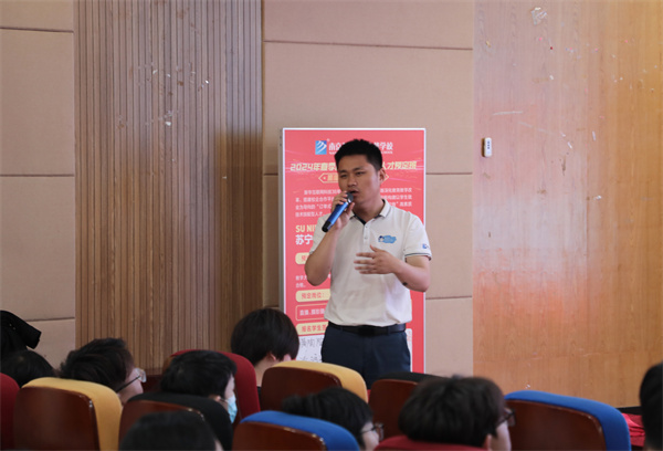 南京新華電腦專修學(xué)校舉辦感恩母親節(jié)教育講座，傳承孝道文化