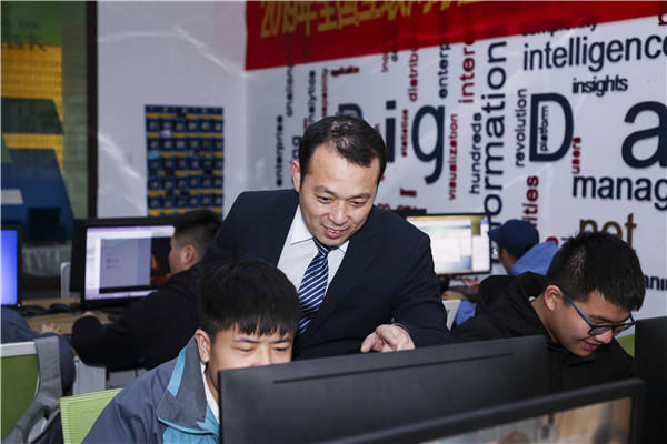 男生學(xué)什么IT專業(yè)好，自學(xué)or培訓(xùn)？