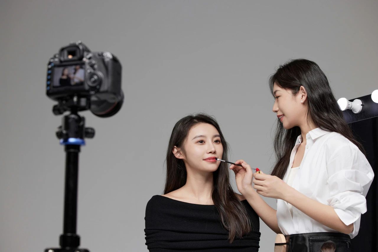 彩妝行業(yè)復(fù)蘇背后，