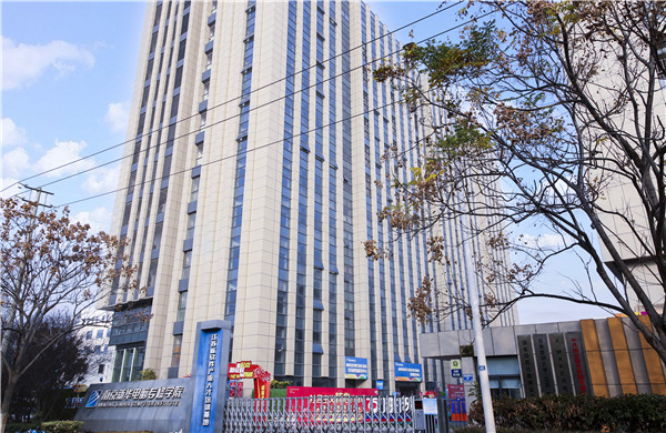 在線參觀線上報(bào)名，搶占春季班熱門專業(yè)名額！