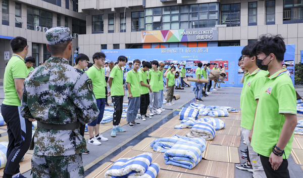 新生第一課，素質(zhì)拓展打響校園生活第一槍！