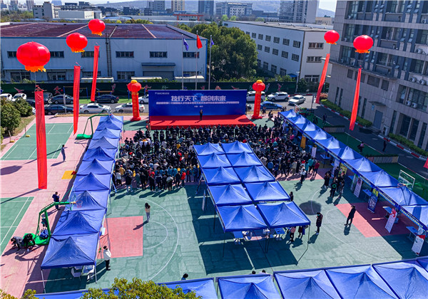 南京新華第二十屆校園人才交流會盛大啟幕！