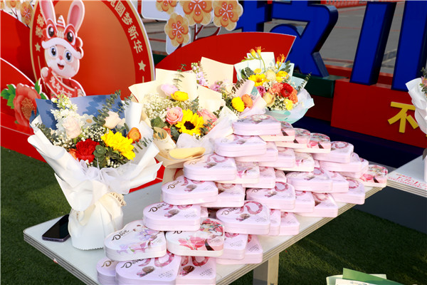 “三八”國際婦女節(jié)來臨，南京新華向所有女性致以節(jié)日最美好的祝福！